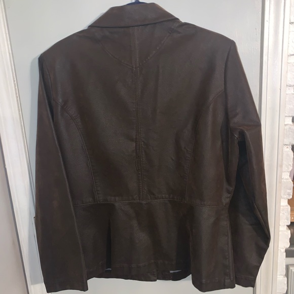Gotcha Covered chocolate brown soft vegan leather suede like jacket. Large - Picture 5 of 7